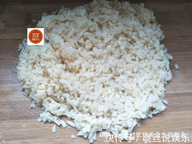 给孩子做一道简易小吃，焦香软糯，十分钟就出锅，儿子一连吃6个