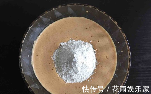 枣糕|家里有面粉和大枣，就能做枣糕，比蛋糕简单香甜，新手一做就成功