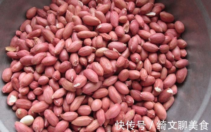 买花生时，挑红皮的还是白皮的？商贩说漏了嘴，以后别再乱买了