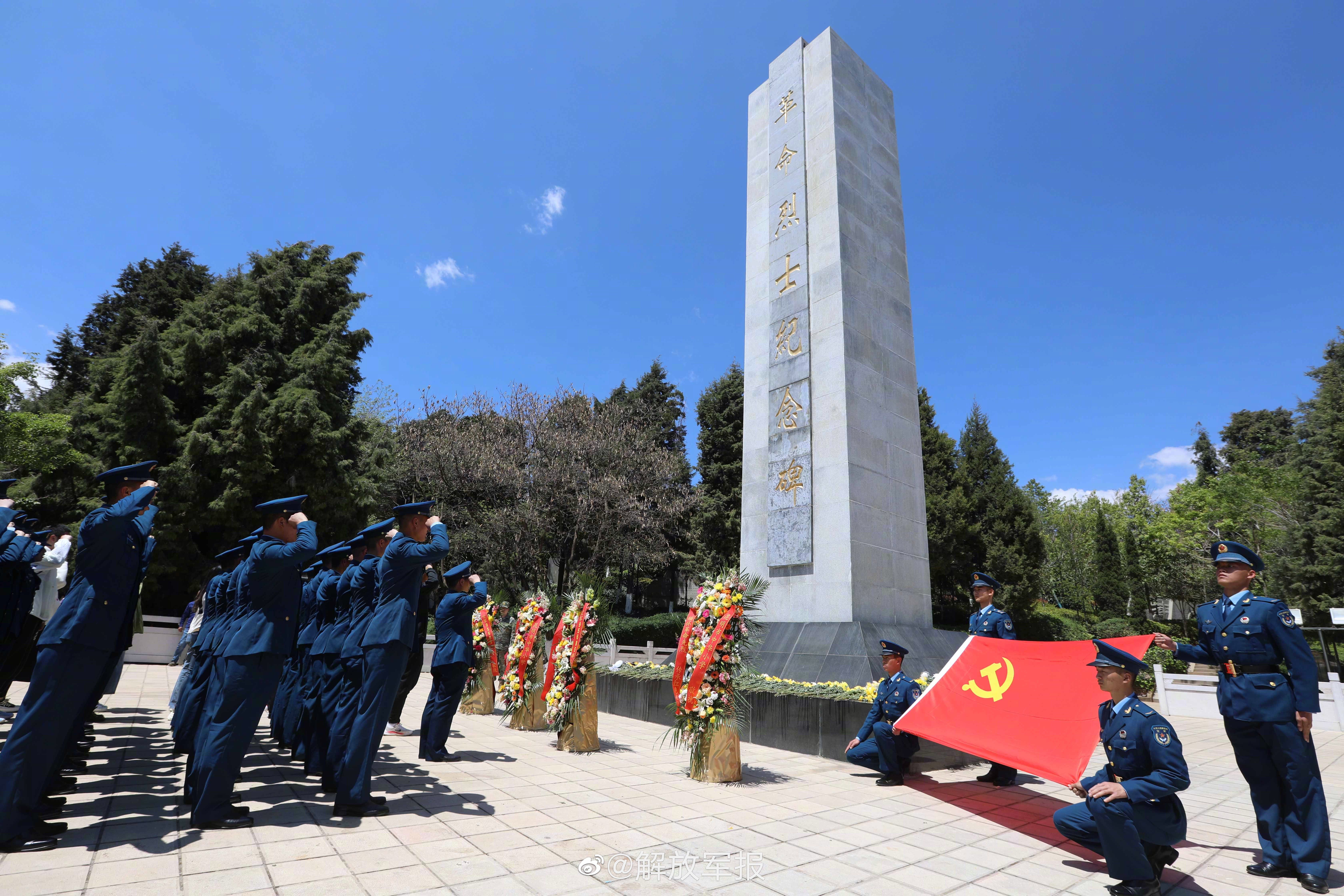 各部队官兵以多种形式祭奠缅怀革命先烈