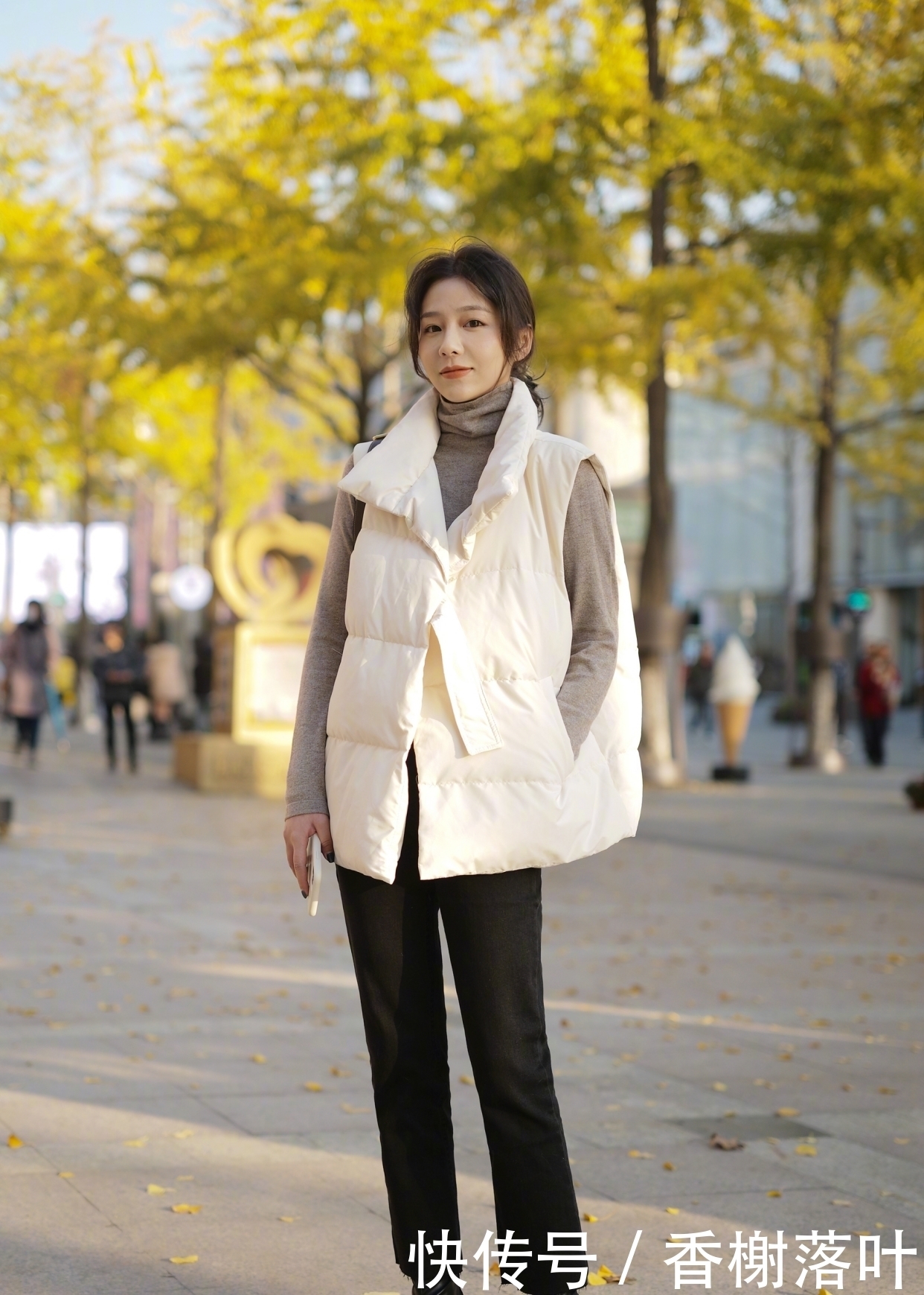  宽松版型|有一种羽绒服，叫“过腰不过膝”，时髦保暖又显高，很适合小个子