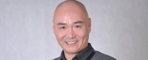 在希望的田野上|张国立的两位好搭档：三德子养鸡身价过亿，消失20年的法印去哪了