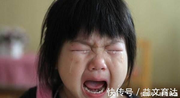 父母|8岁女儿一到周末就脑袋疼,父母急忙带孩子去医院,医生离婚吧