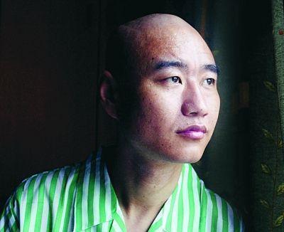 14年前丛飞抱憾离世,5年后妻子被砸身亡,女