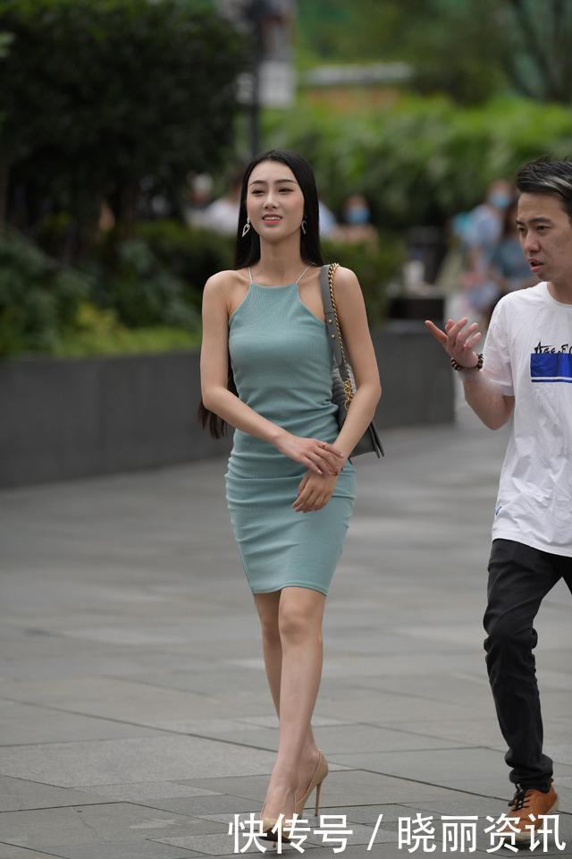 展现|怎么穿搭最时尚街头美女的教科书式造型,让你展现不一样的气质