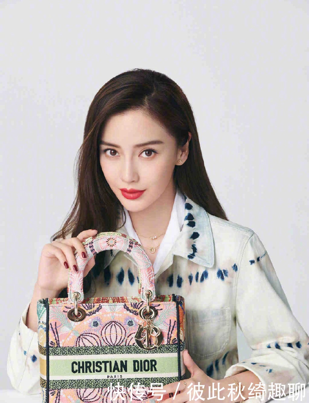 手袋|angelababy品牌圣诞大片来袭~晕染造型搭配拼饰手袋