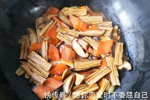 劲道|泡腐竹时,别放水里直接泡,教你饭店的做法,简单快速还劲道