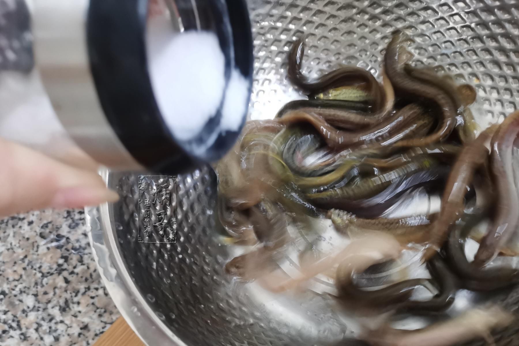 全身都是宝的鱼，营养比鳗鱼还高，河里越来越少了，有钱吃不到！