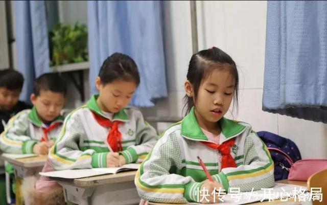 兴趣爱好$小学生被罚写“雨”字,从小雨写到暴雨,网友:你是来搞笑的吧