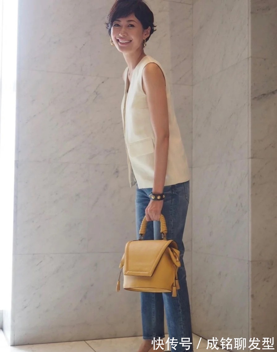 女人味|50岁女人的优雅穿搭,日本大龄博主的搭配示范,时髦减龄又显气质