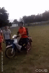 |【搞笑动态图】这就是你装13的下场