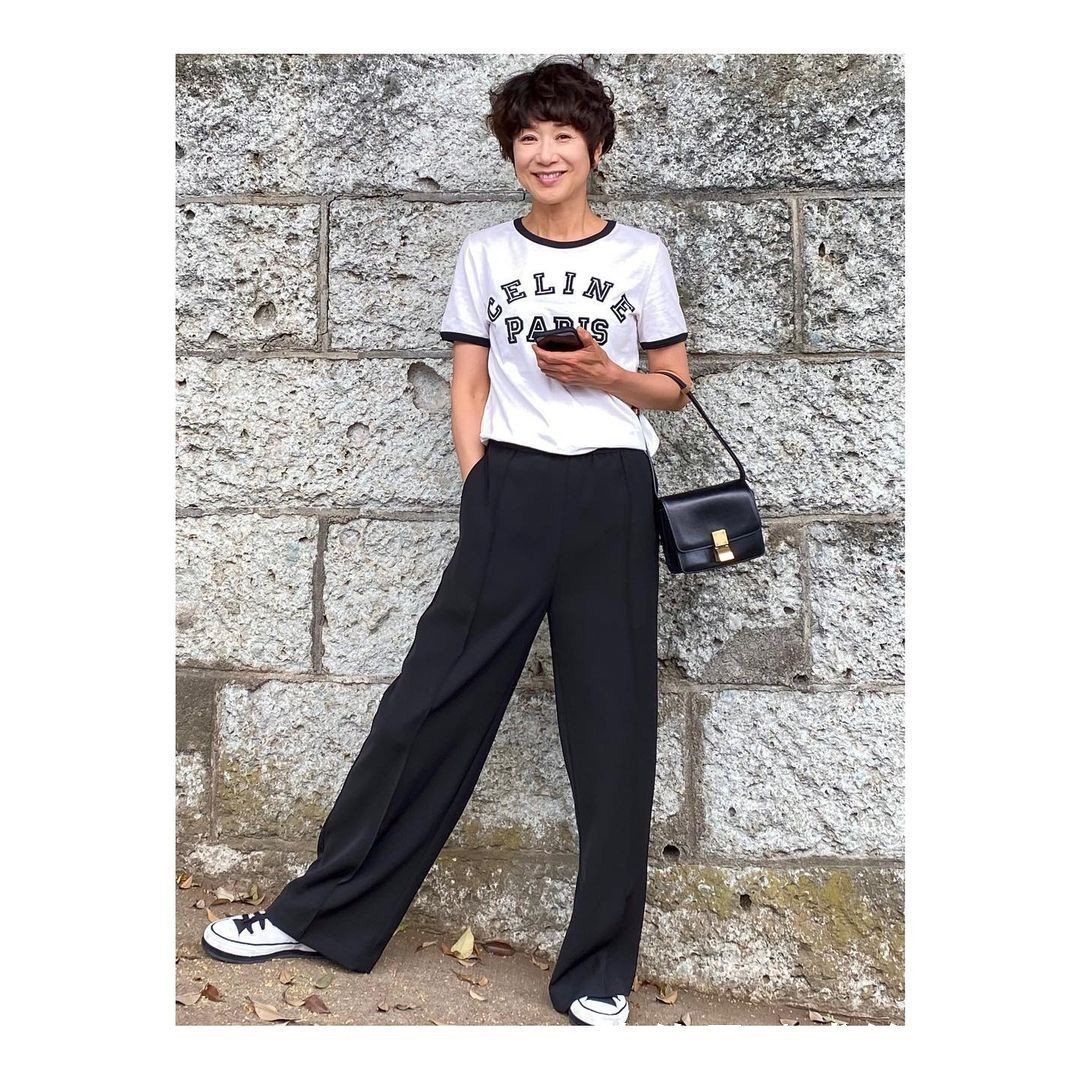 女性|看了这些50岁博主的“减龄穿搭”,才知道时尚与年龄无关,真养眼