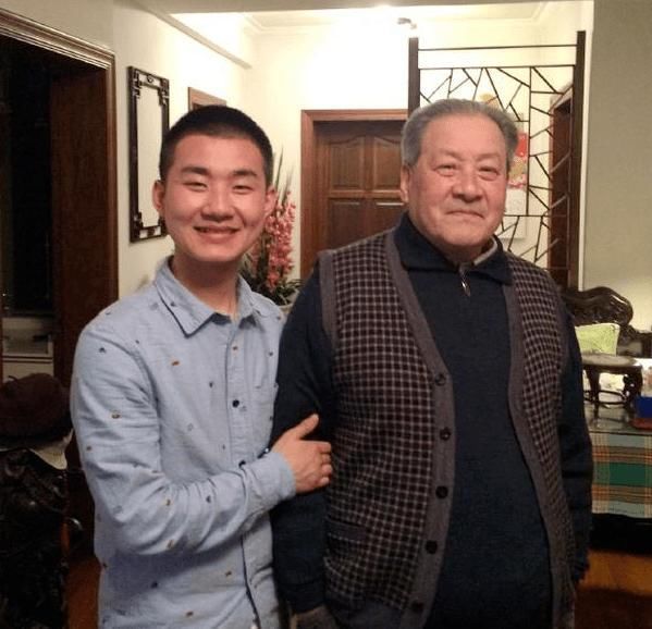 师爷|陶阳深更半夜出文追思师爷非常想您郭德纲曾因跪遗照拜师学艺惹异议