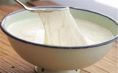 全脂牛奶|脱脂牛奶真的比较好？小心脱脂奶更容易让你发胖，全脂奶更健康