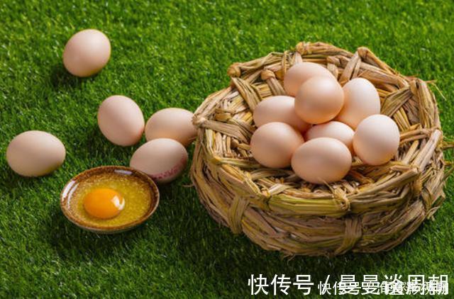 吃鸡蛋时不能做这6件事,很多人不知道,多数人都在做
