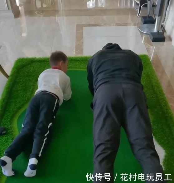 一事件|谢杏芳晒家庭幸福一幕!与林丹配合默契,让他练腰肌时故意输儿子