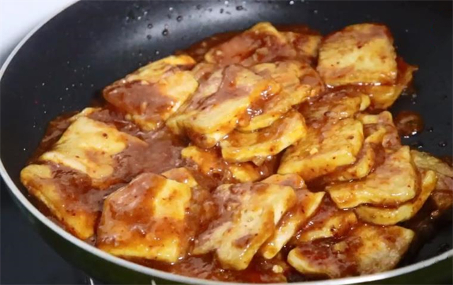 豆腐别再炒着吃，教你一个更好吃的家常做法，吃完还想吃