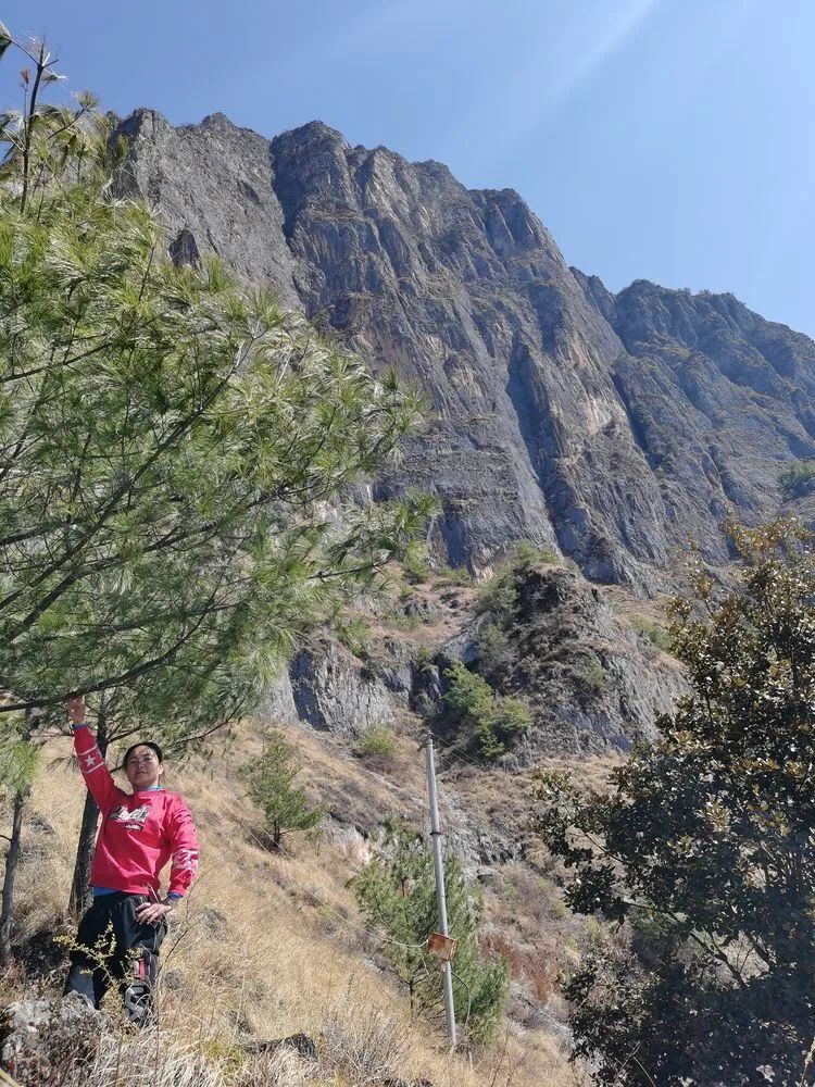 指南村|登顶东川小牯牛山——慈悲殿