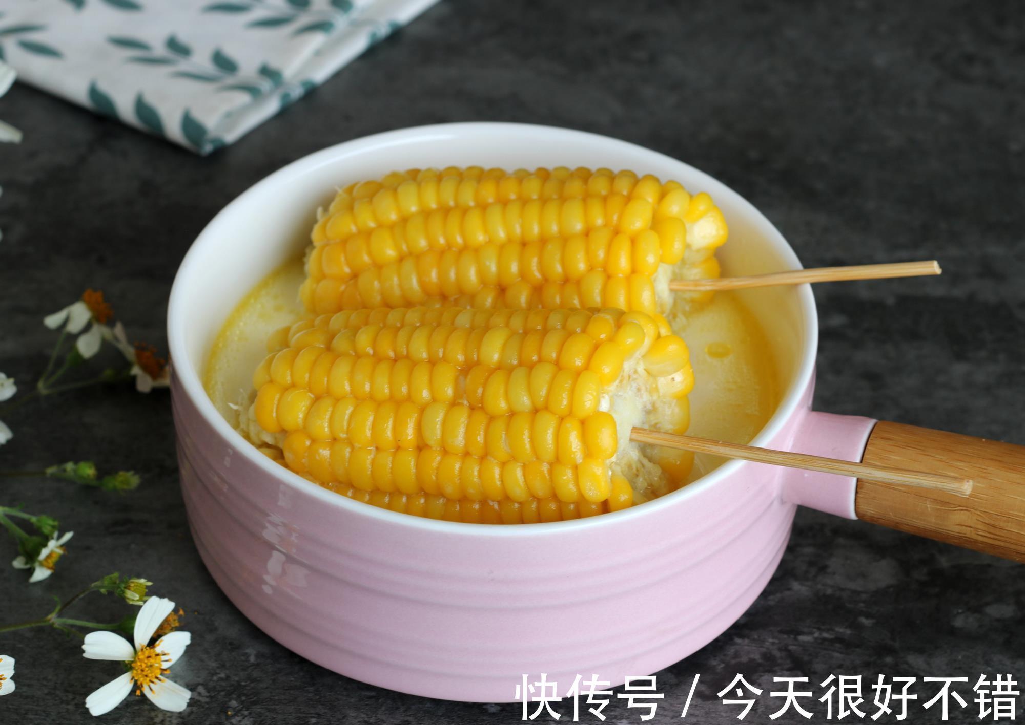 黄油|煮玉米,不要只加清水,多加3样,又香又甜,比买的玉米还好吃