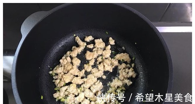 水淀粉|豆腐这样做太下饭了,加2个鸡蛋,简单一蒸,鲜美营养还不上火!