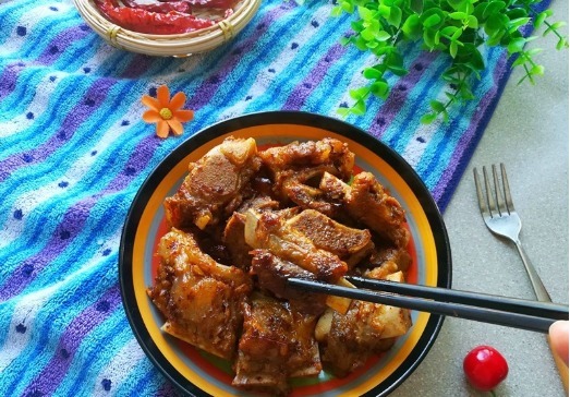 便宜|这盘菜成本才花10元,比排骨便宜多了,1周吃4次,老公越啃越过瘾