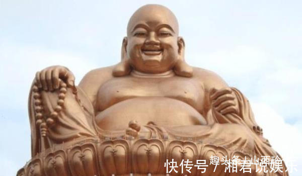 中国文化&男子因长相神似“弥勒佛”,被富婆带回家“供养”,如今怎样了