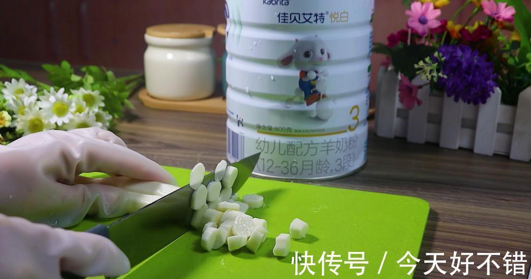 宝宝光吃不长个?换个做法营养翻倍,补钙又补锌,出锅一碗不够吃