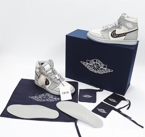 zoom Air Jordan 1 迪奥联名球鞋,有钱都难买的一双球鞋。