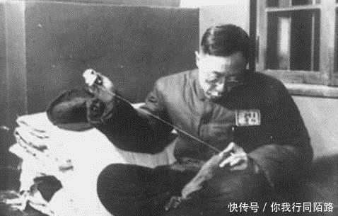 专家|溥仪重游故宫，看到一文物专家不让碰，溥仪我的夜壶成文物了！