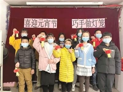 居馨社区：灯笼制作中收获喜悦