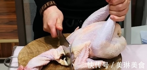 电饭锅|整只鸡往电饭锅里一丢,不加1滴水1滴油,出锅后老婆和儿子抢着吃