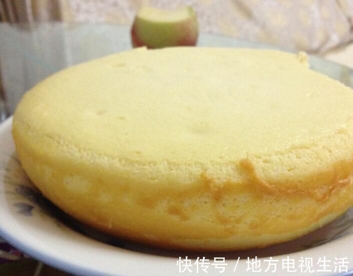 想吃蛋糕不用买,4个鸡蛋,1碗面粉,无需烤箱,教你做蛋糕