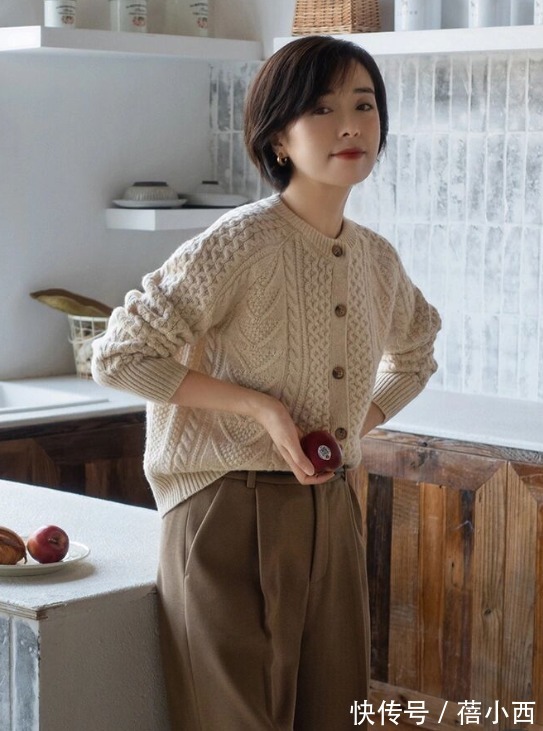 搭配 40岁女人春季要穿得随性,给你分享几套洋气穿搭,打造出女神范