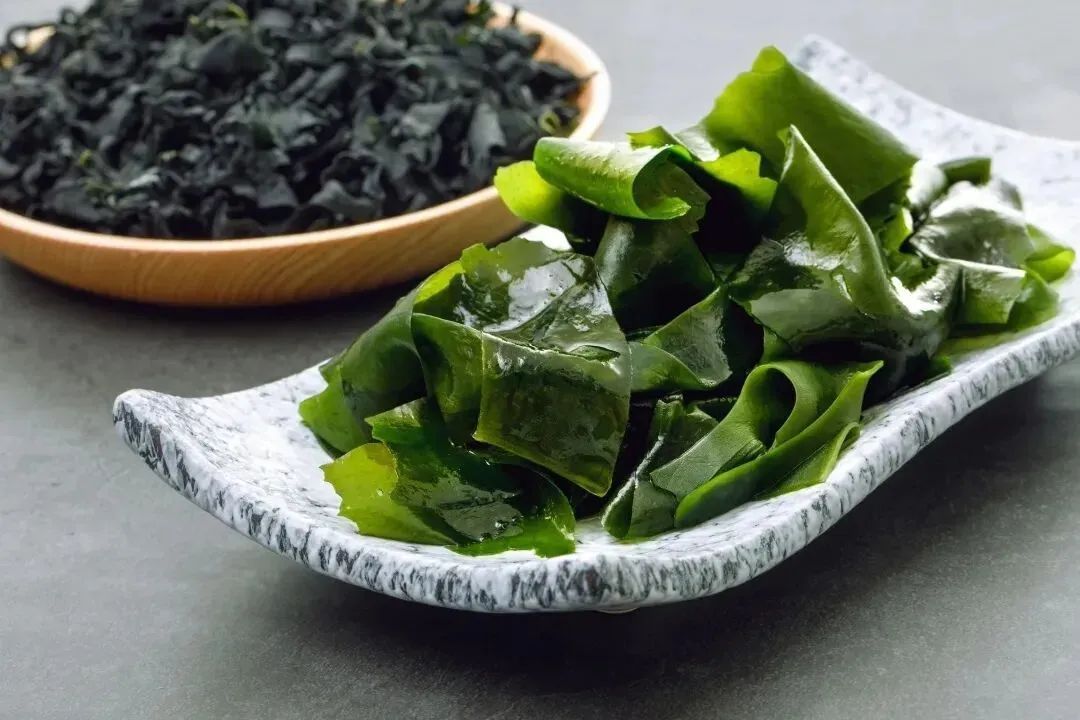 藻类|钙含量是牛奶的10倍！补钙“黄金期”遇到它我从不手软，立春后早餐加一点，快手又美味~