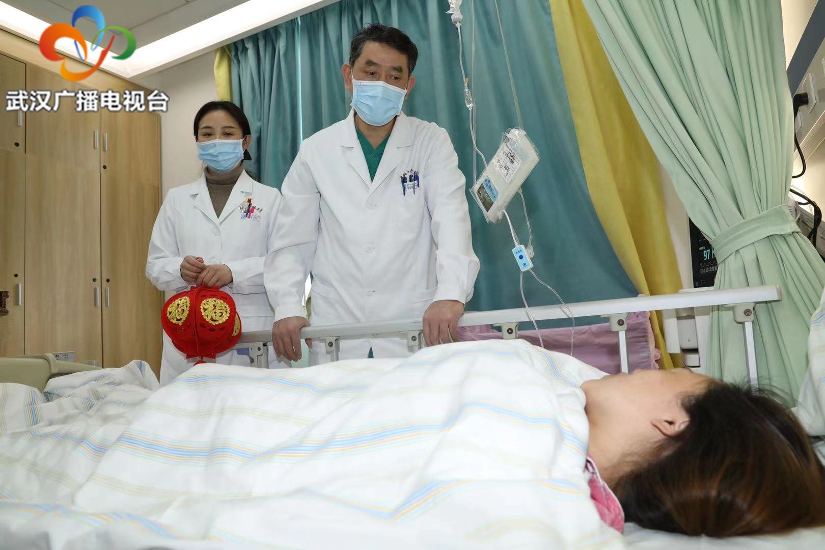 连续两次因胰腺炎引产 医生保驾护航5个月 二胎妈妈元宵节生下“小汤圆”