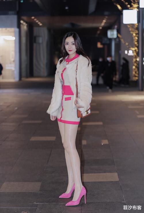 一双高跟鞋,在冬天的时尚搭配中,高级不做作很有时髦感
