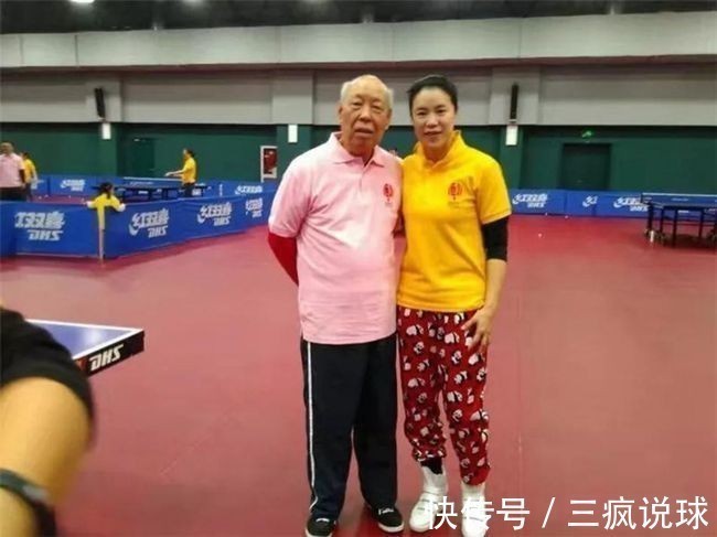 乒乓球隊|王楠宴請兩大恩師！一人曾為國乒執(zhí)教31年，一人年過60至今未婚