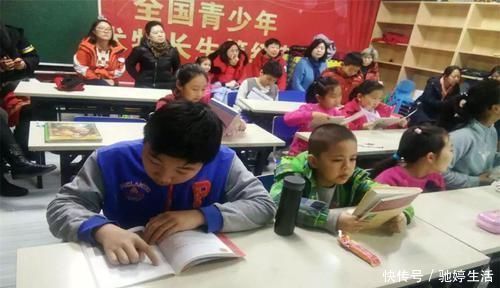 默读$默读不出声的时候,大脑中出现的声音是谁的?难道有另一个自己?