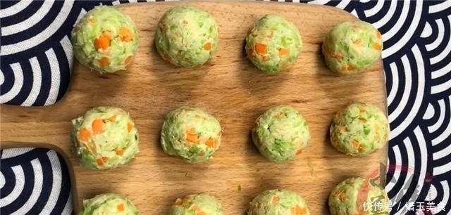 口感|美食家的素丸子:炸萝卜丸子,口感带脆,鲜香美味,一家人爱吃