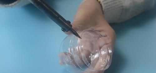 绳子|塑料瓶上穿一根绳子,放在卫生间一年省下不少钱,早点知道就好了