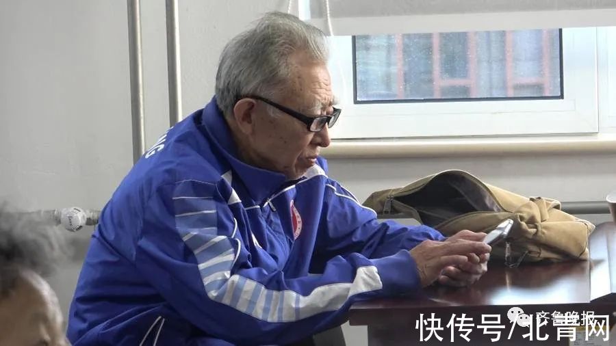 王鹏|打车、淘宝...山东87岁老人报班学用手机！为不“脱节”，父母比你想象中更拼