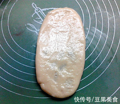 #健康甜蜜烘焙料理# 椰蓉提子面包