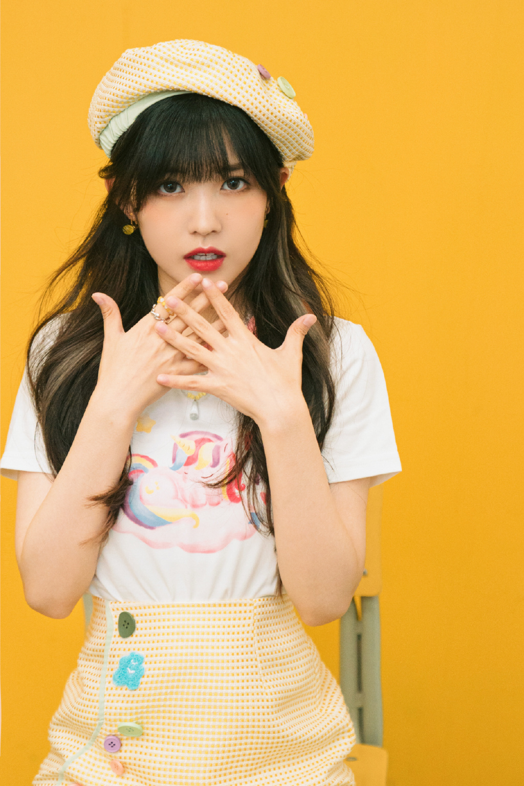 赖美云|赖美云身材比例出众,穿短款吊带搭配牛仔裤,细腰长腿抢眼又抢镜