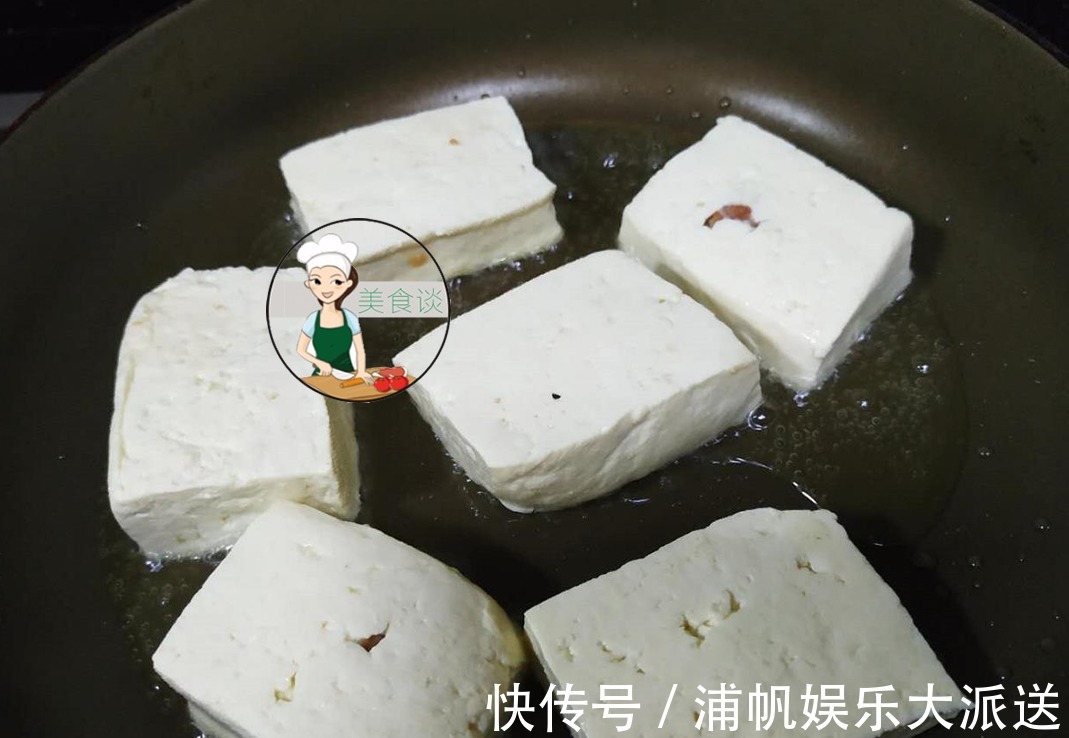 鲜香|豆腐此做法,百吃不厌,我隔三差五做一次,鲜香嫩滑,吃完还想吃