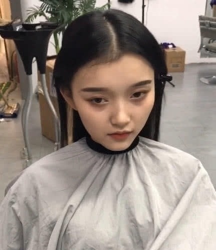 二次元 发型拯救一张脸,本来女孩一脸呆滞,剪完二次元流海秒变小仙女