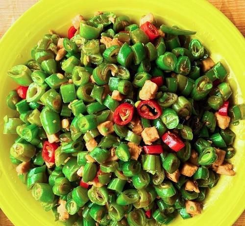 健身|大鱼大肉吃腻了,来个四季豆炒鸡肉,味道清香又独特,健身达人都喜欢