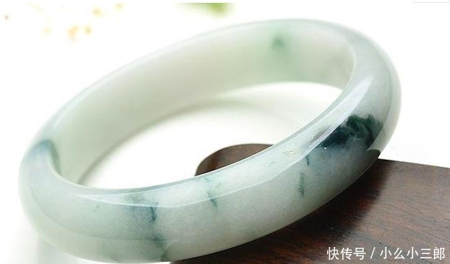 飘花手镯|飘花手镯戴一段时间后,飘花竟然不见了,首饰的色彩也更淡了