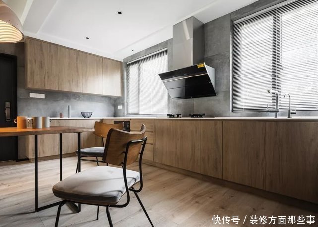 隔墙|74平现代风一居室拆掉厨房隔墙换来大客厅,水泥墙水泥地简单耐看