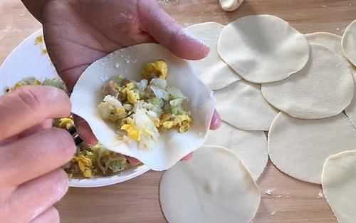  食材|冬季，教你做大白菜煎饺，多加这一种食材，金黄酥脆，香味扑鼻