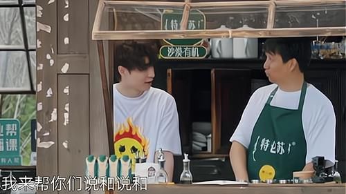 黄磊|张艺兴用筷子的另一头夹面引争议，网友：他的修养刻在骨子里